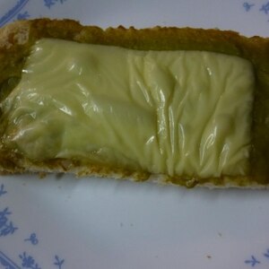 アボカドのチーズトースト